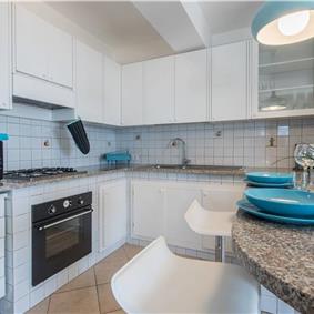 4 bedroom with pool and panoramic sea views near Serrento, sleeps 10